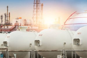 istockphoto-1423584822-612×612 Industrial gas storage tank. LNG or liquefied natural gas storage tank. Energy price crisis. Gas tank in petroleum refinery. Energy crisis. Natural gas storage industry and global market consumption.
